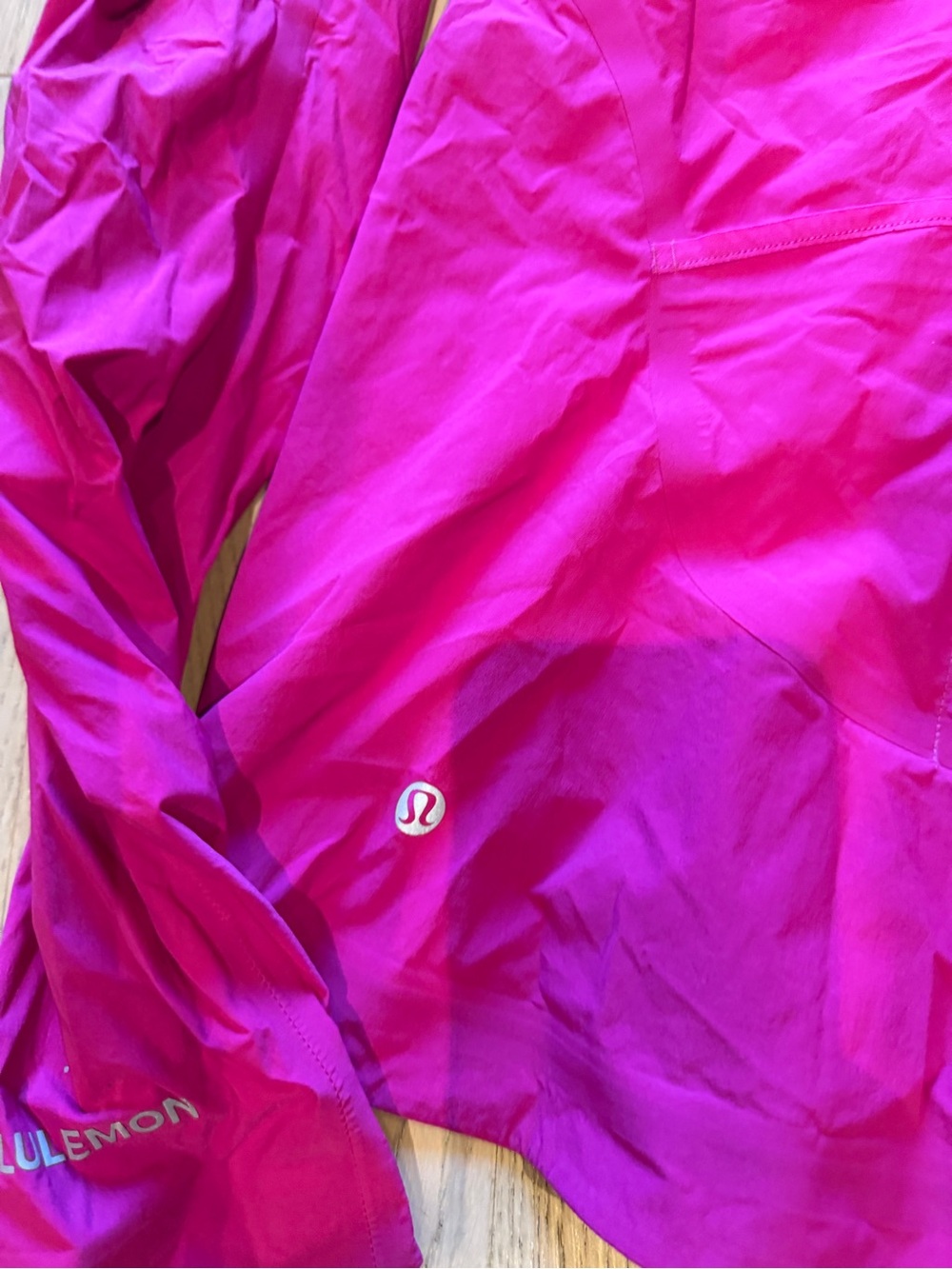 lululemon Fast and Free Windbreaker Ripened Raspberry - Picture 8 of 8